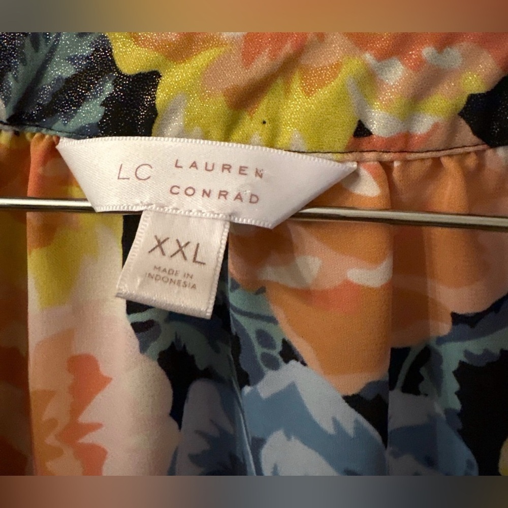 Lauren Conrad Floral Shimmer Blouse Size XXL - Picture 4 of 4